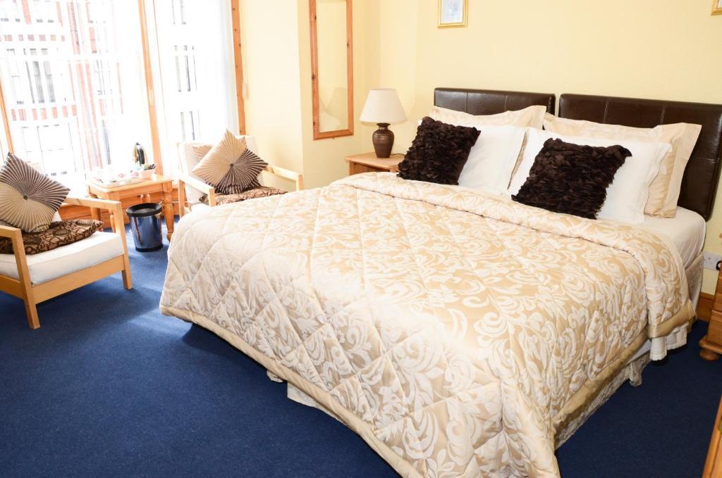 Pinewood House Гостевой дом 3*